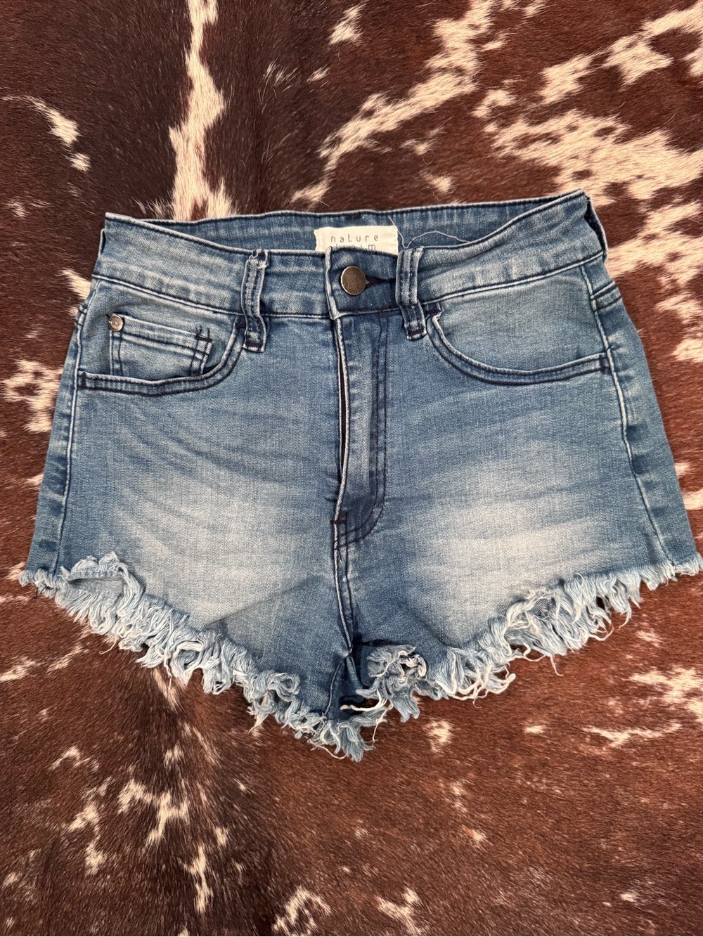 Nature High-Rise Frayed Hem Denim Shorts - Light Blue